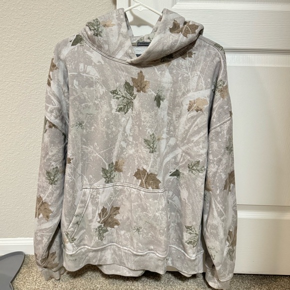 Abercrombie and Fitch Off White Camo Essential Popover Hoodie, Medium - Picture 2 of 4